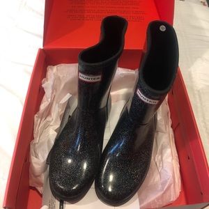Hunter Boots. Youth size 2B/3G.  Black Starcloud.